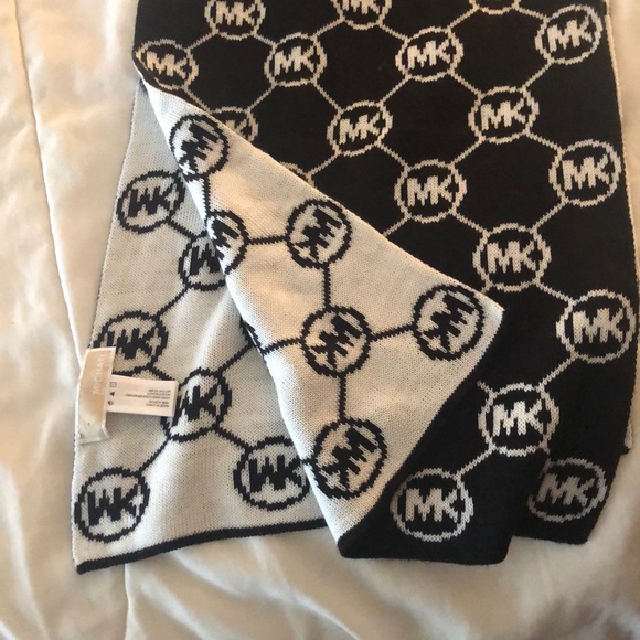 Accessories - Michael Kors Scarf